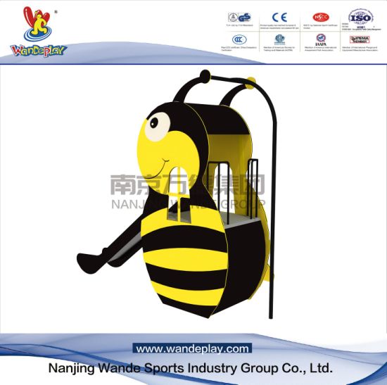 Bee Slide Animal Playset nel parco divertimenti per bambini